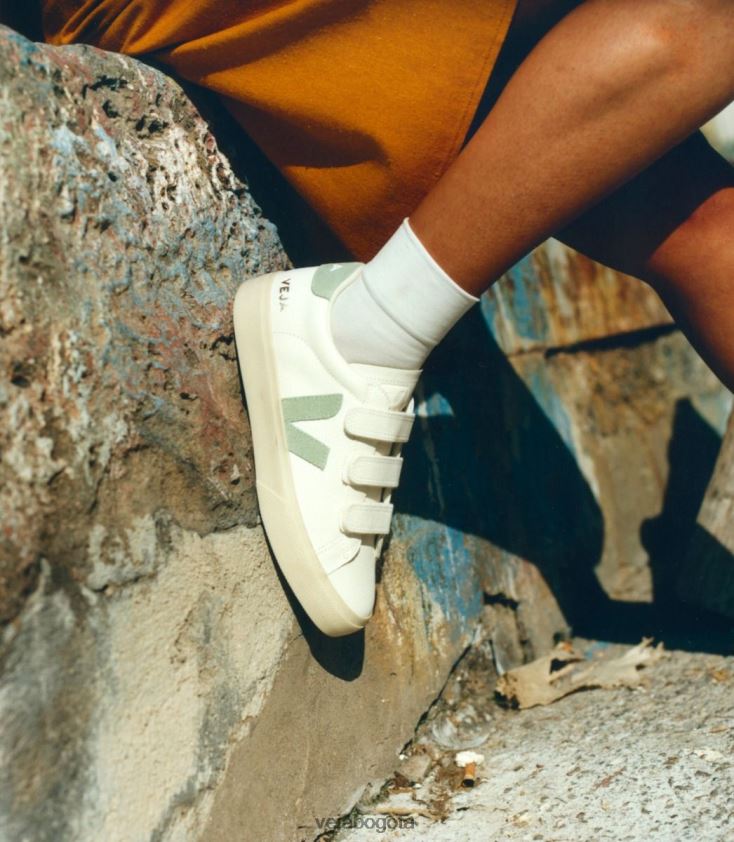 Veja Z6JRPR109Recife cuero sin cromo matcha blanco